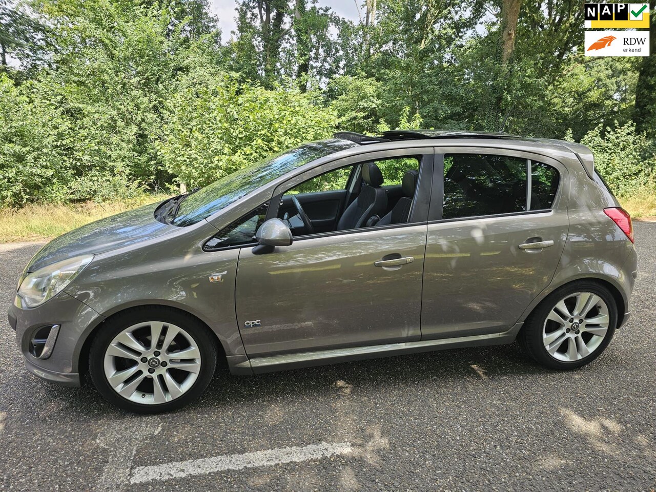 Opel Corsa - 1.4-16V Anniversary Edition 1.4-16V Anniversary Edition - AutoWereld.nl