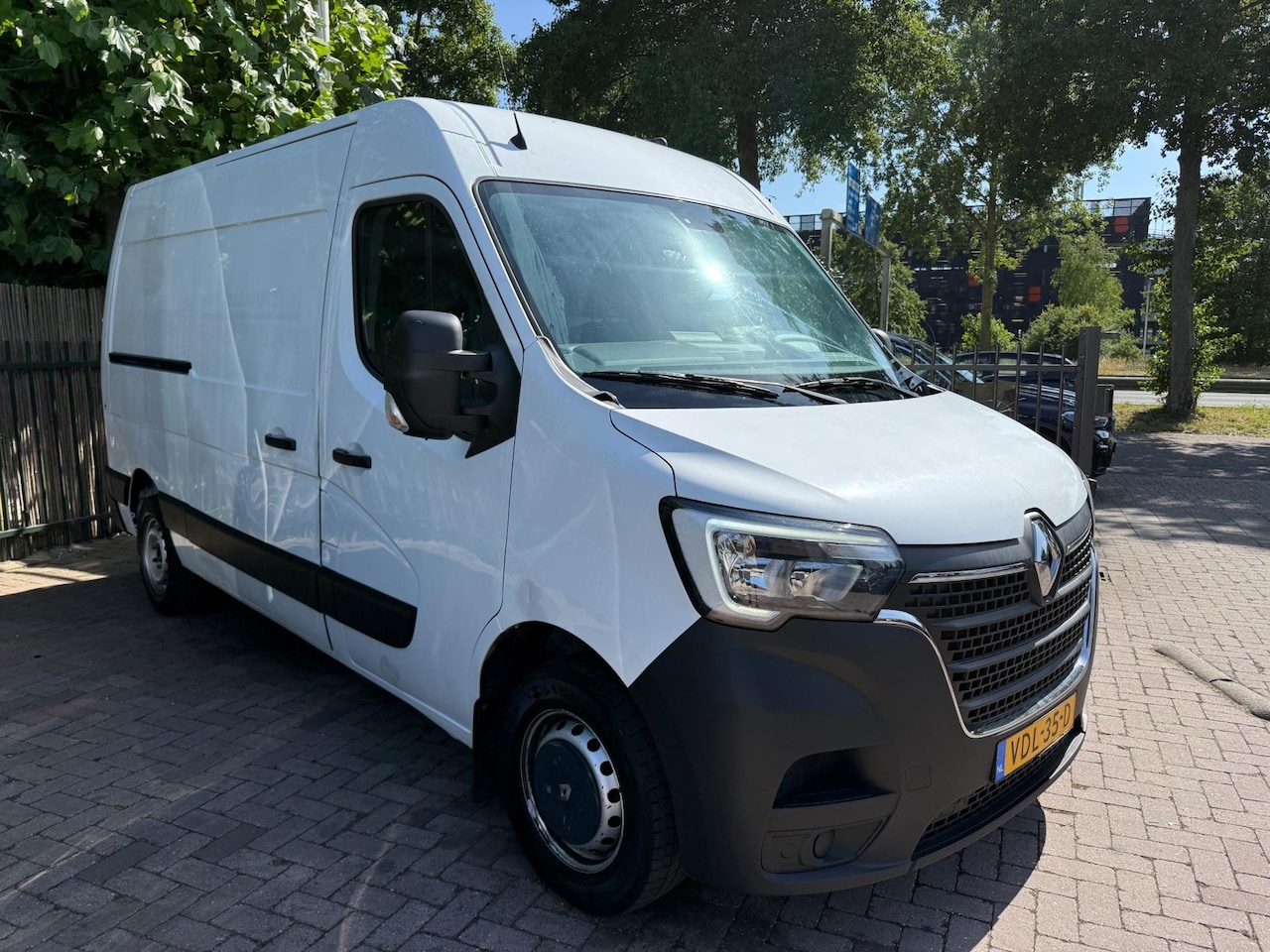Renault Master - T35 2.3 dCi 135 L2H2 Airco 8490NETTO 3Pers - AutoWereld.nl