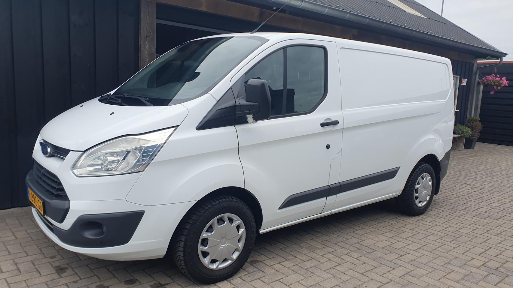 Ford Transit Custom - 270 2.0 TDCI L1H2 Trend 270 2.0 TDCI L1H2 Trend *NIEUWE APK* - AutoWereld.nl
