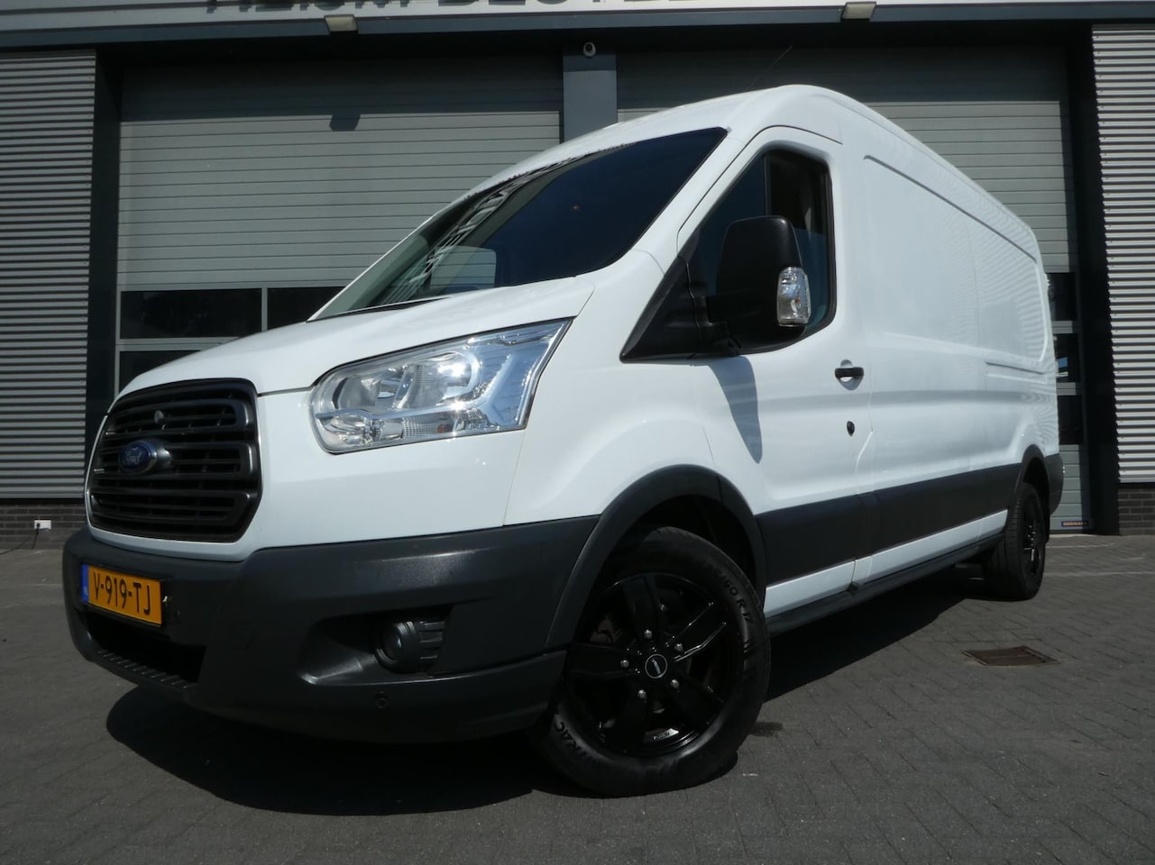 Ford Transit - 350 2.2 TDCI L3H2 airco , 3 zits , trekhaak - AutoWereld.nl