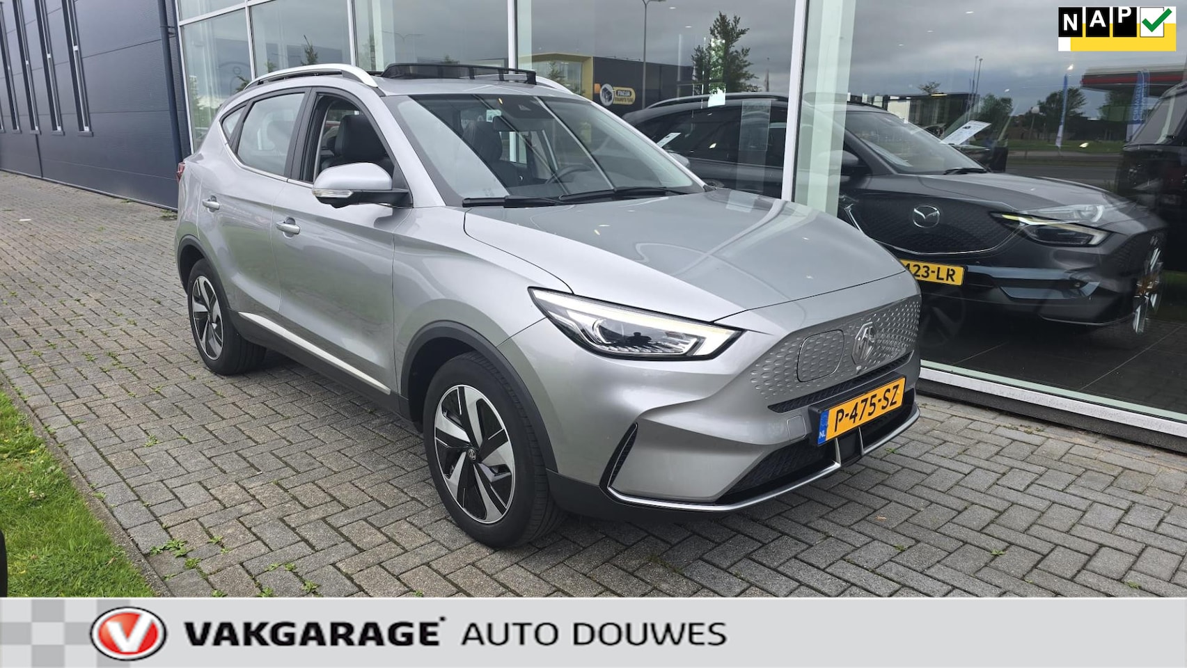 MG ZS - EV Standard Range Luxury 50 kWh | NAP |Pano |360 - AutoWereld.nl