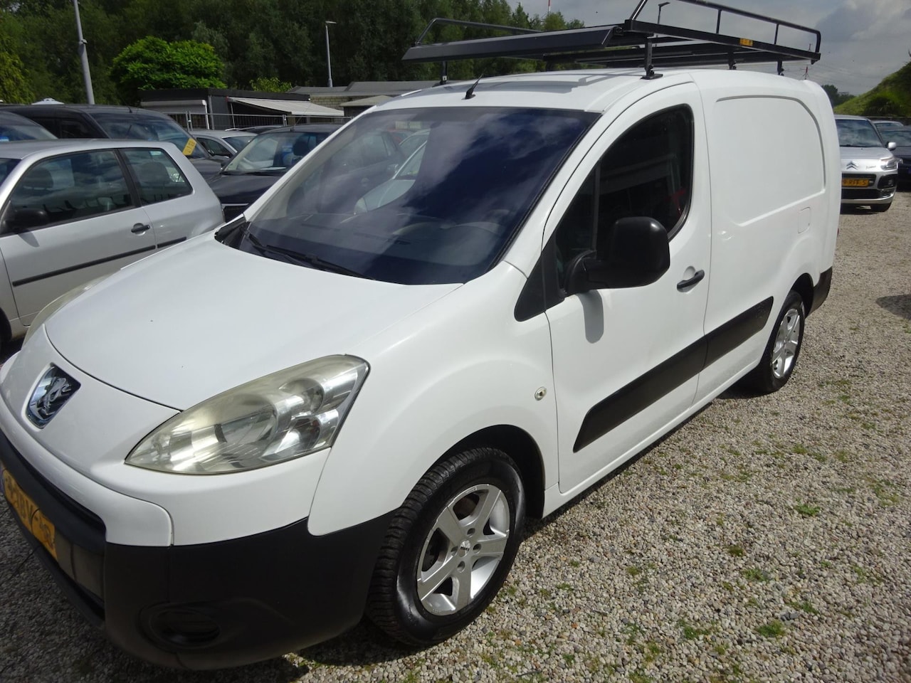 Peugeot Partner - 122 1.6 HDI L1 XT lang airco trekhaak 3 zits - AutoWereld.nl