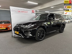 Mitsubishi Outlander - 2.4 PHEV Instyle / NL-auto, Automaat, Panoramadak, Trekhaak, Camera