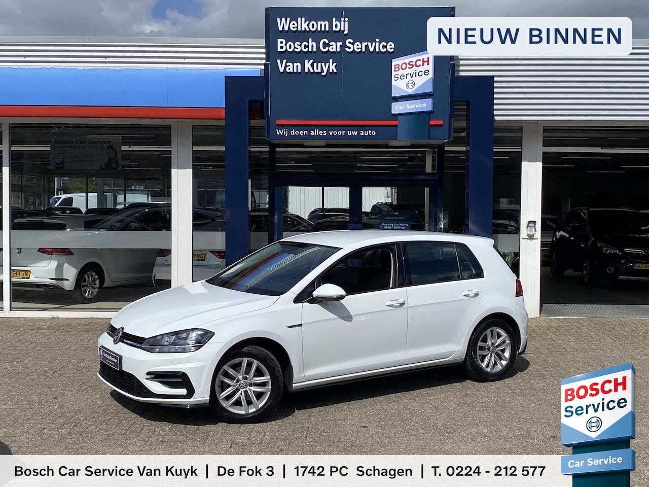 Volkswagen Golf - 1.0 TSI Comfortline Business R-Line / NL-Auto / Velours-Bekleding / Radio-Bluetooth / Appl - AutoWereld.nl