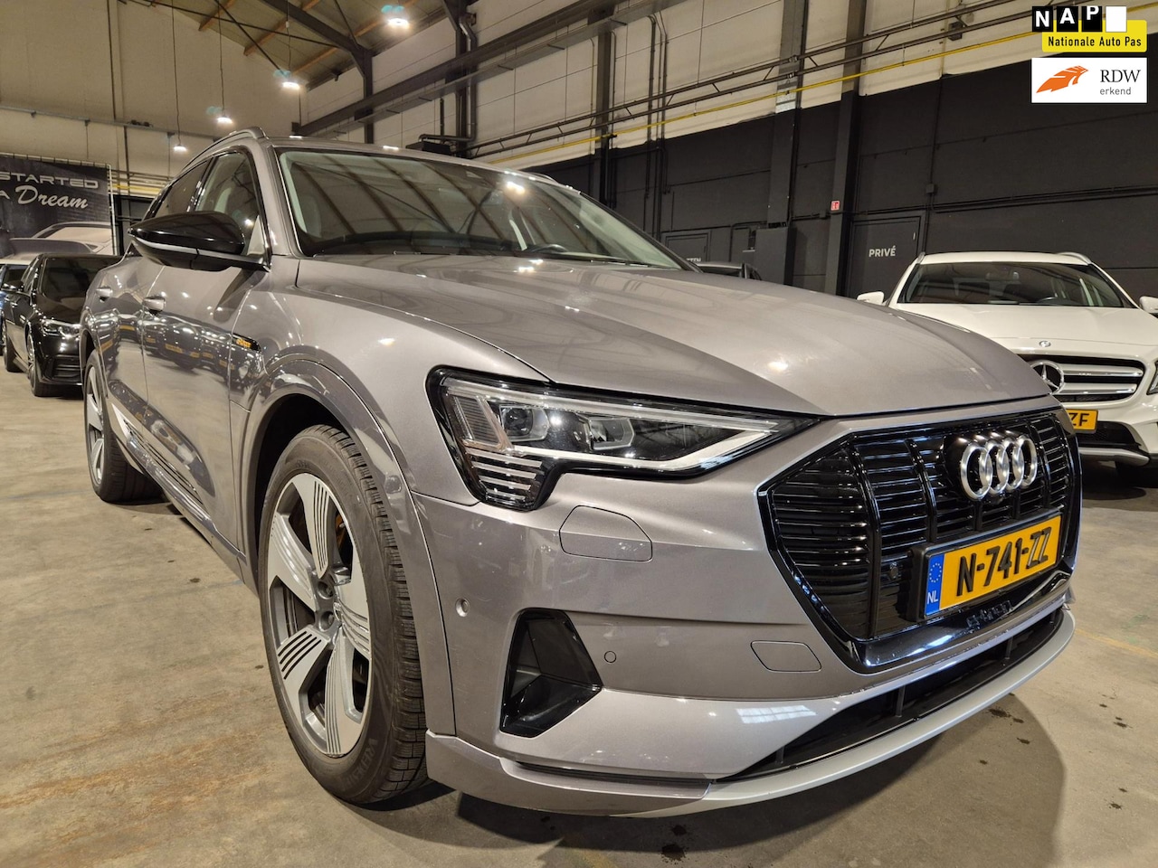Audi e-tron - E-tron 55 Quattro 95 kWh - Panoramadak - HuD - Leer met memory - Adapt Cruise - Camera - AutoWereld.nl