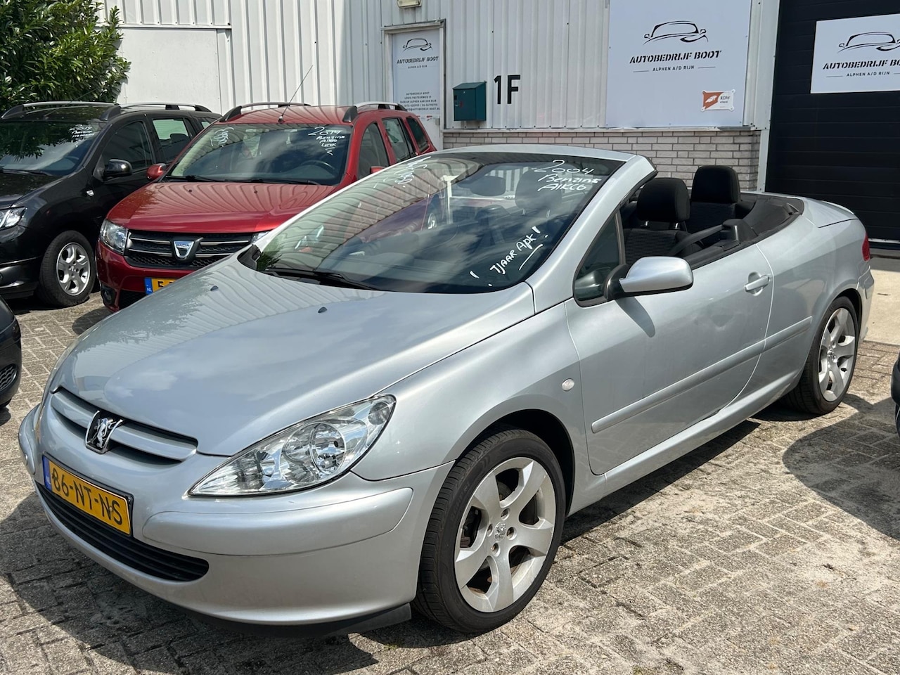 Peugeot 307 CC - 2.0-16V! 230.000KM! BJ 03-2004! - AutoWereld.nl