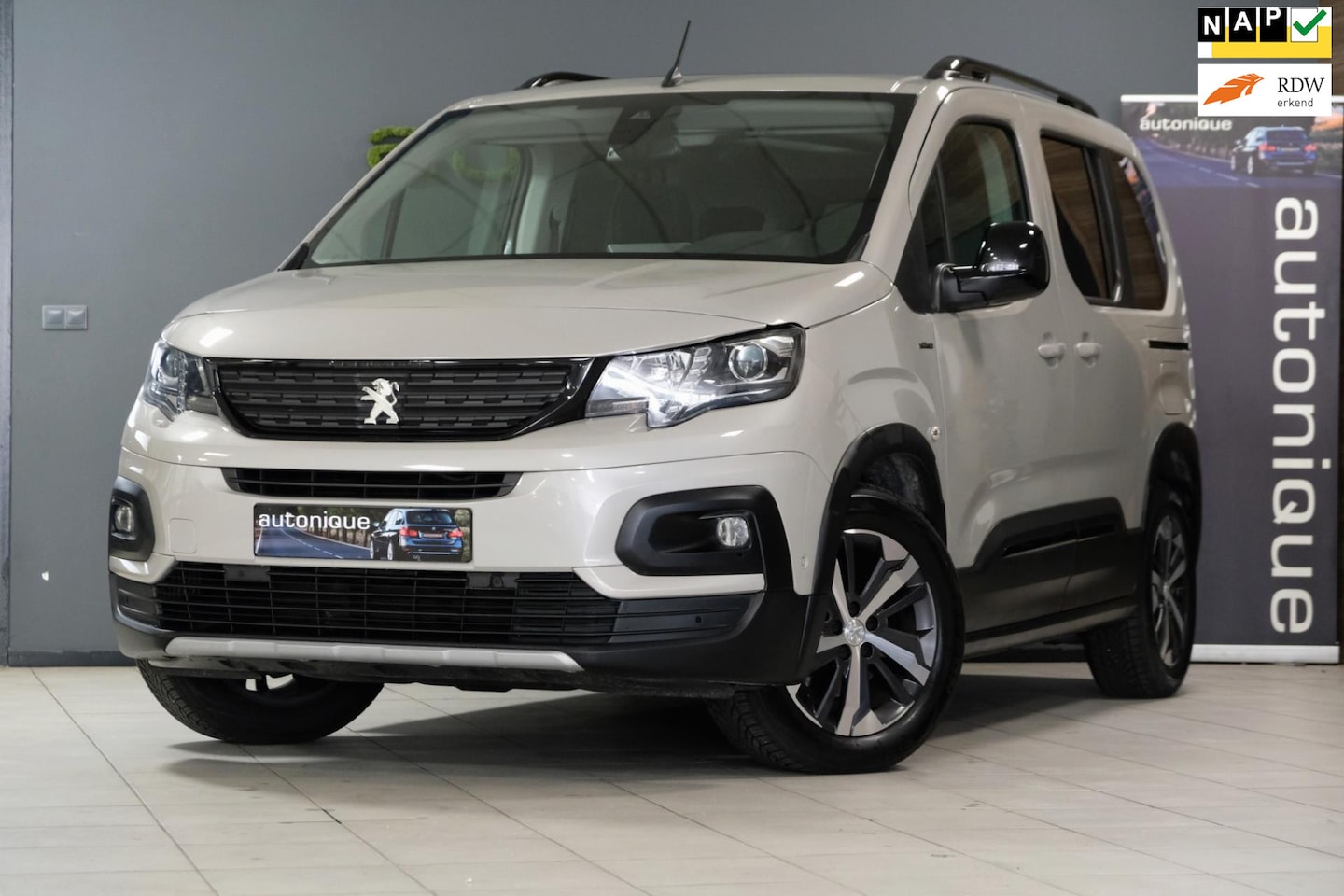 Peugeot Rifter - 1.2 Puretech GT-Line *PANORAMADAK* Automaat/Navi/Camera 41dkm!! - AutoWereld.nl