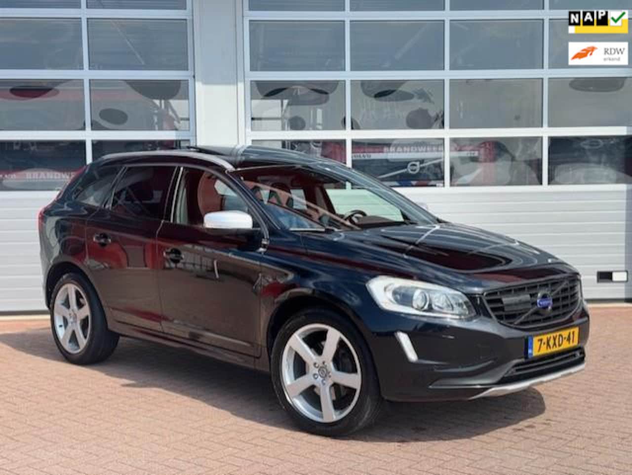Volvo XC60 - 2.0 D4 FWD Summum - Panorama dak - Trekhaak - LED - AutoWereld.nl