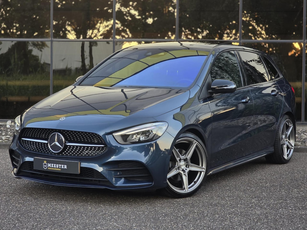 Mercedes-Benz B-klasse - 180 Business Solution AMG|PANO|CAMERA - AutoWereld.nl
