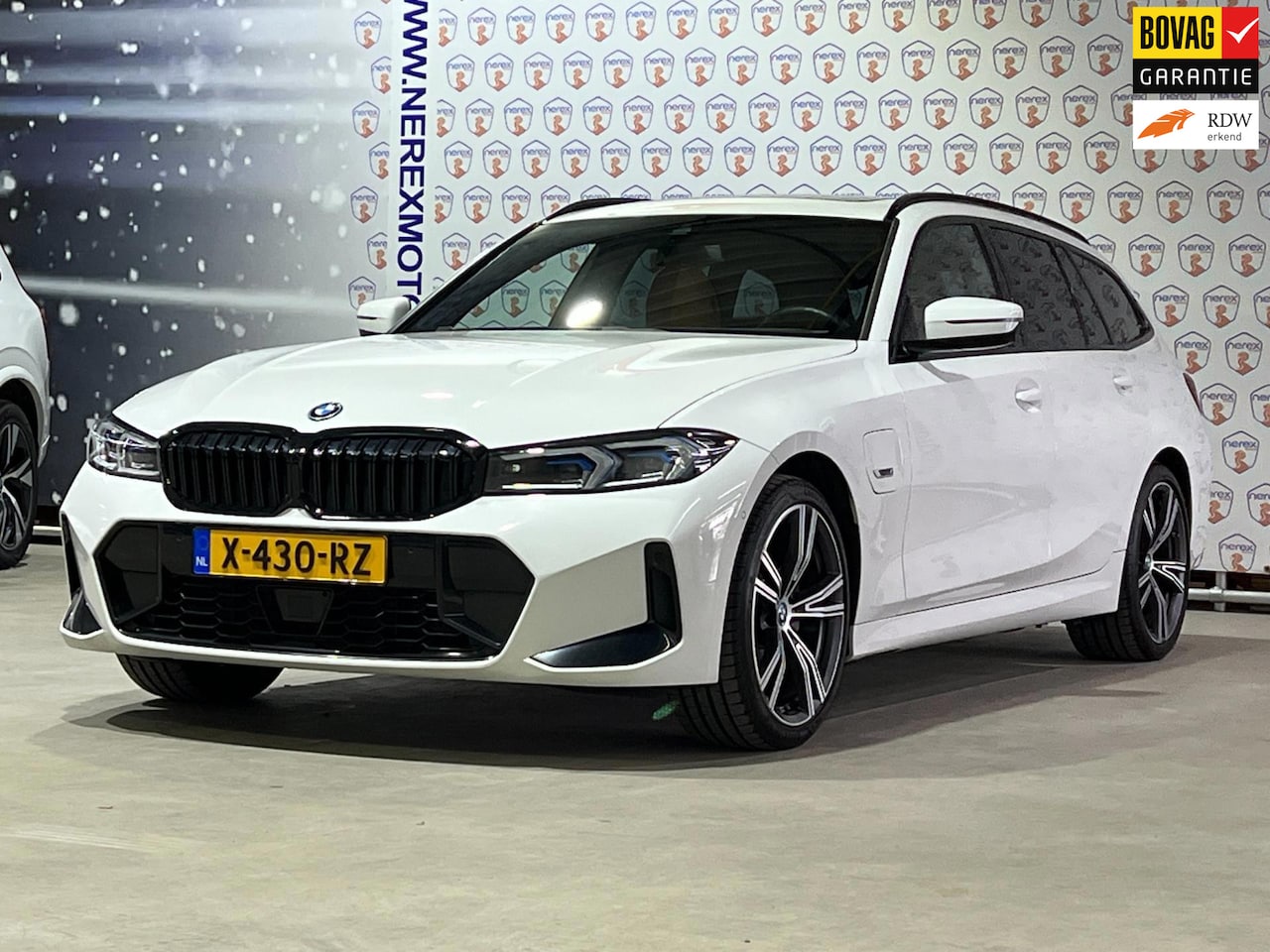 BMW 3-serie Touring - 330e M-sport/SHADOW-LINE/PANO/19"/CAM/ACC - AutoWereld.nl