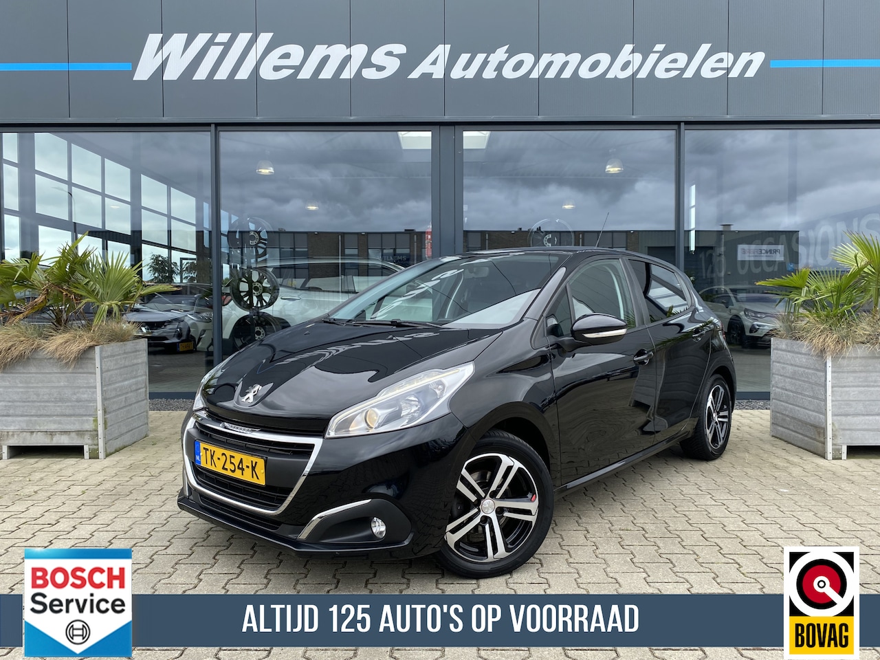 Peugeot 208 - 1.2 PureTech Blue Lion Navigatie , App Connect , 16 Inc - AutoWereld.nl