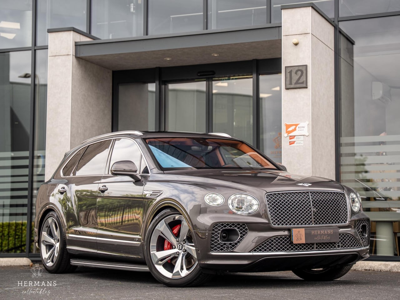 Bentley Bentayga - 4.0 V8 / First owner / Mulliner / Pano / Massage - AutoWereld.nl