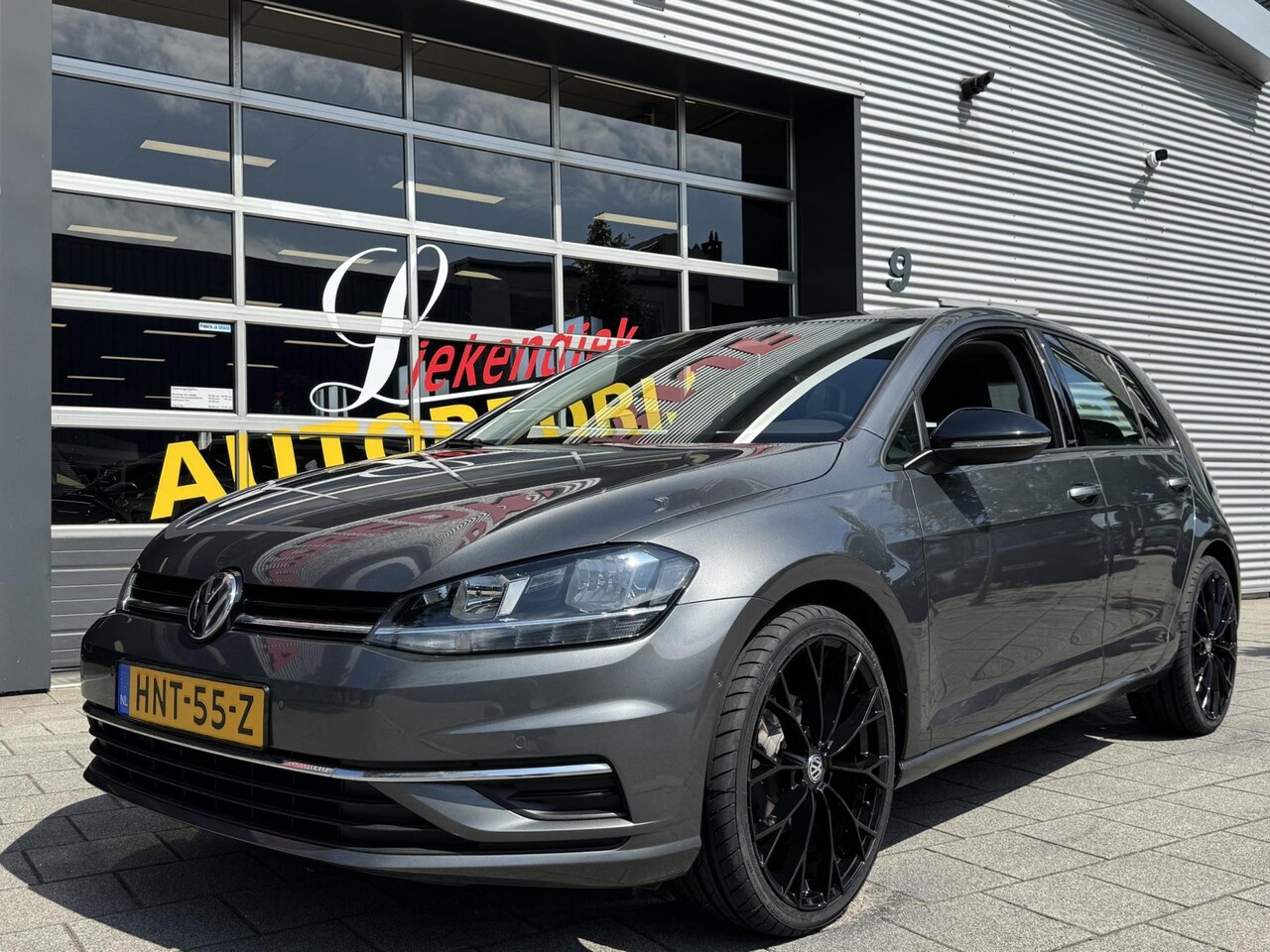 Volkswagen Golf - 1.0 TSI IQ-Drive Limited - Navigatie / Apple CarPlay I Airco I LED I PDC I 19"Sport velgen - AutoWereld.nl
