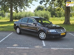 Volkswagen Passat - 2.0-20V Comfortline / Nap / 5 deurs / Trekhaak