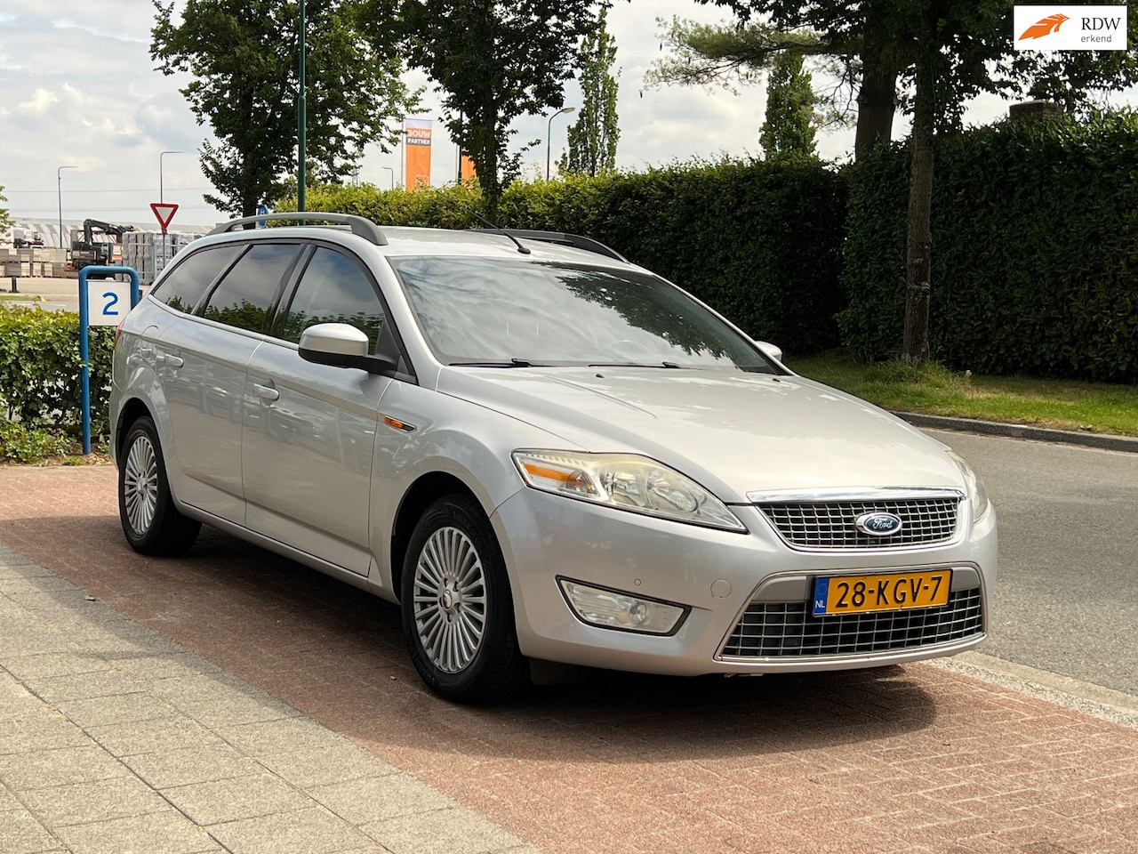 Ford Mondeo Wagon - 2.0 Limited *NAVI| TREKHAAK| RUIME AUTO - AutoWereld.nl