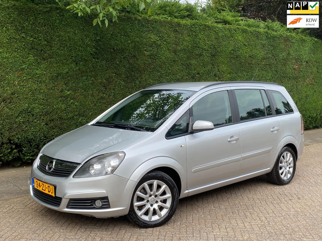 Opel Zafira - 2.2 AIRCO IJSKOUD/LAGE KM/INRUILKOOPJE!!! - AutoWereld.nl
