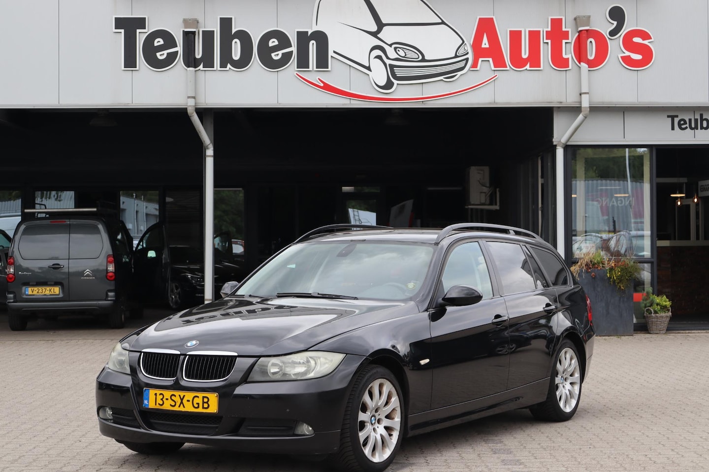 BMW 3-serie Touring - 318i High Executive Climate control, Cruise control, Lichtmetalen wielen - AutoWereld.nl