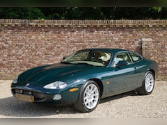 Jaguar XKR - "69.000 kilometers" In the ultimate colour combination“British Racing Green over Cashmere”