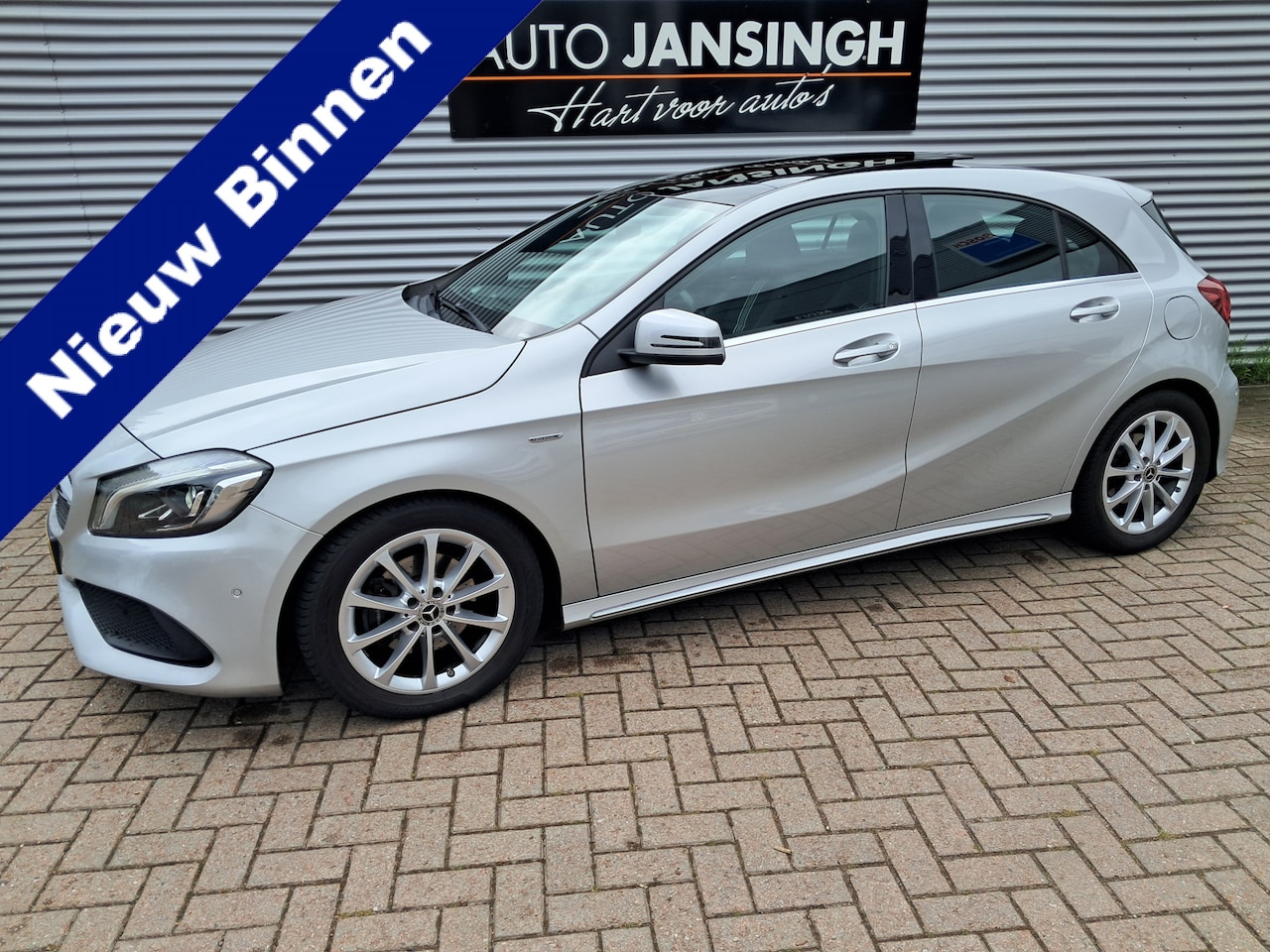 Mercedes-Benz A-klasse - 180 AMG Automaat met schuif/kanteldak | Clima | Navigatie | Schuif/kanteldak | LM Velgen | - AutoWereld.nl