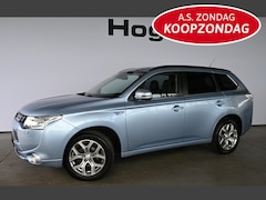 Mitsubishi Outlander - 2.0 PHEV Instyle+ Navigatie Cruise controle Climate control Stoelverwarming Camera Inruil