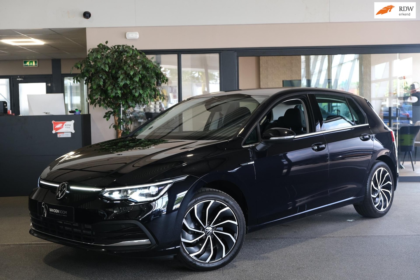Volkswagen Golf - 1.5 eTSI Style DSG Navi Virtual Trek Ambiant Led Pdc Acc - AutoWereld.nl