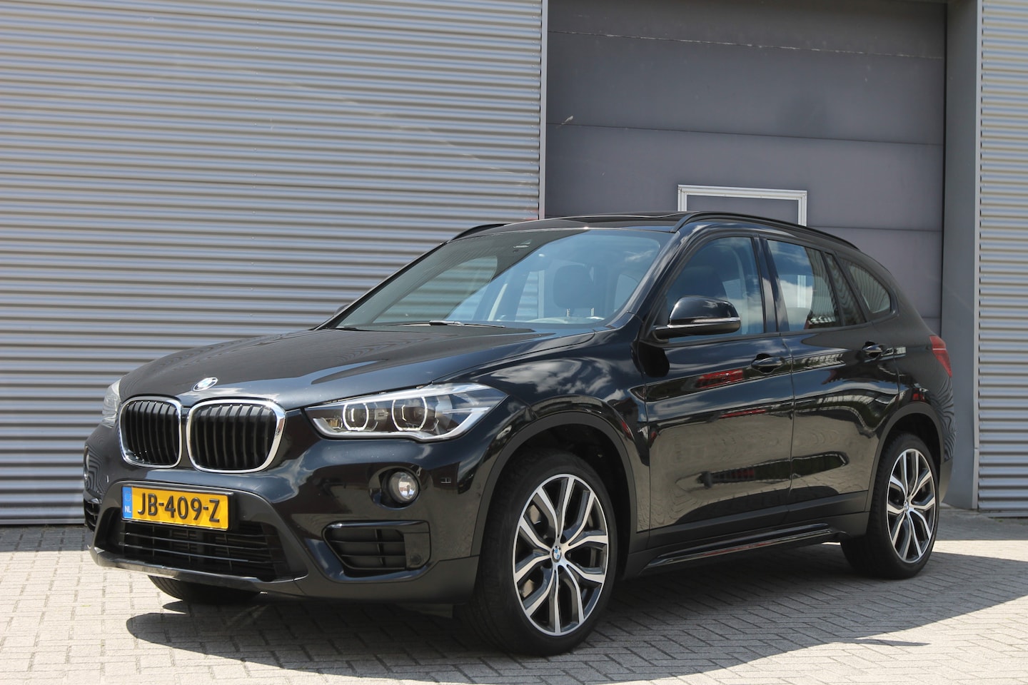 BMW X1 - xDrive20i Sport I Aut. I Pano. I Navi I Nieuw Model - AutoWereld.nl
