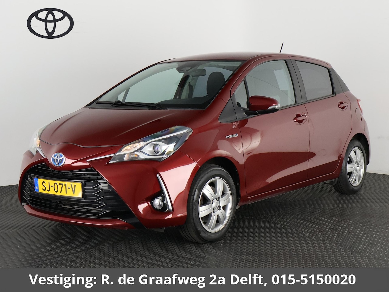 Toyota Yaris - 1.5 Hybrid Design Red | Stoelverwarming | Privacy Glass | Lichtmetalen velgen | Camera | - AutoWereld.nl