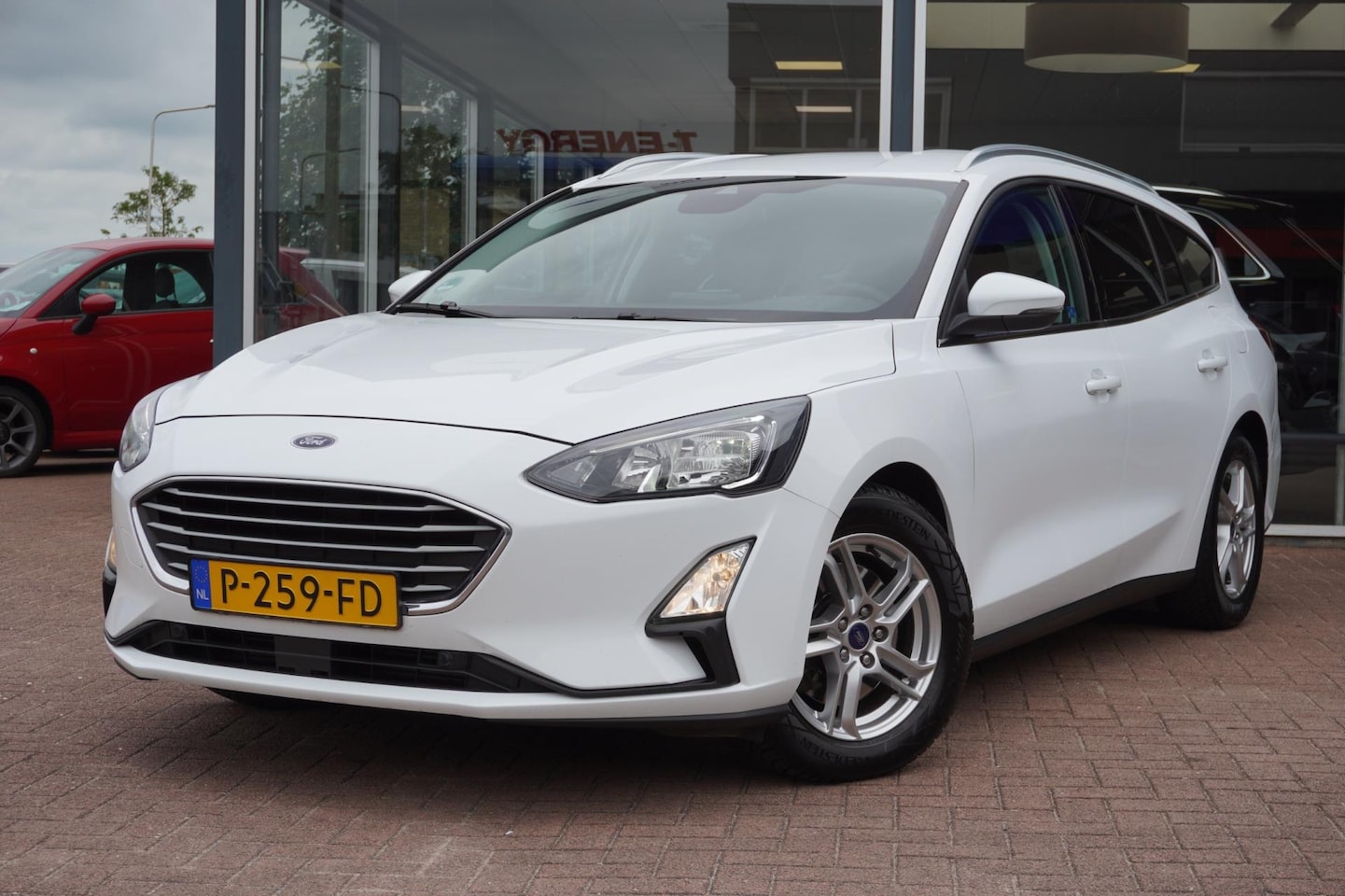 Ford Focus Wagon - 1.0 EcoBoost Edition Business | Airco | Elek. Pakket | Dealerauto | Trekhaak | Inruil moge - AutoWereld.nl