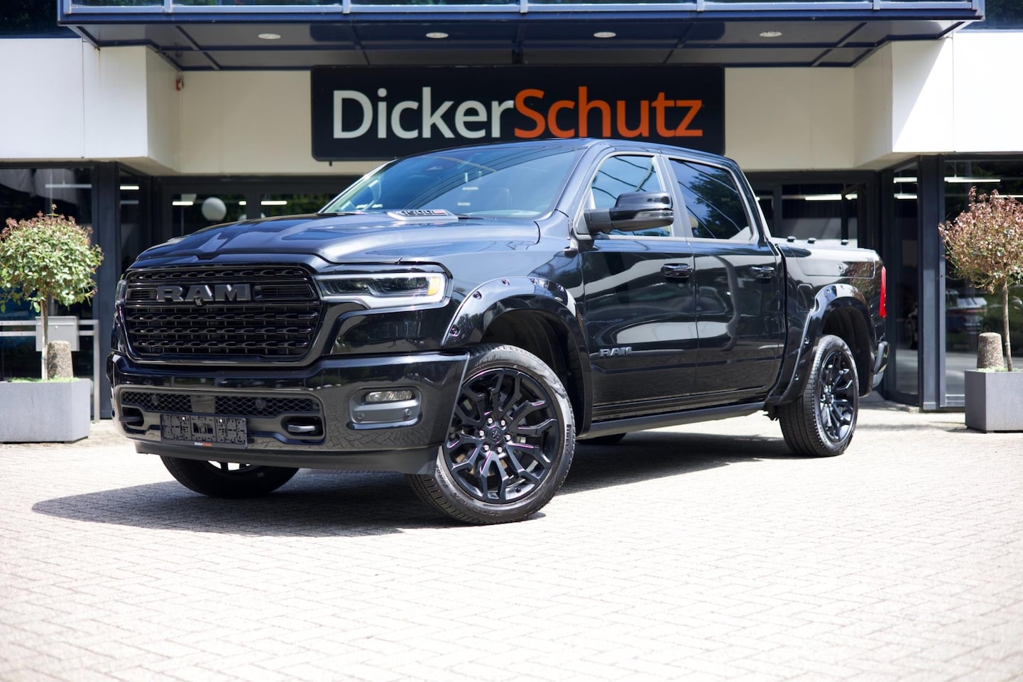 Dodge Ram 1500 - Limited Night | Massage | Pano | LPG - AutoWereld.nl