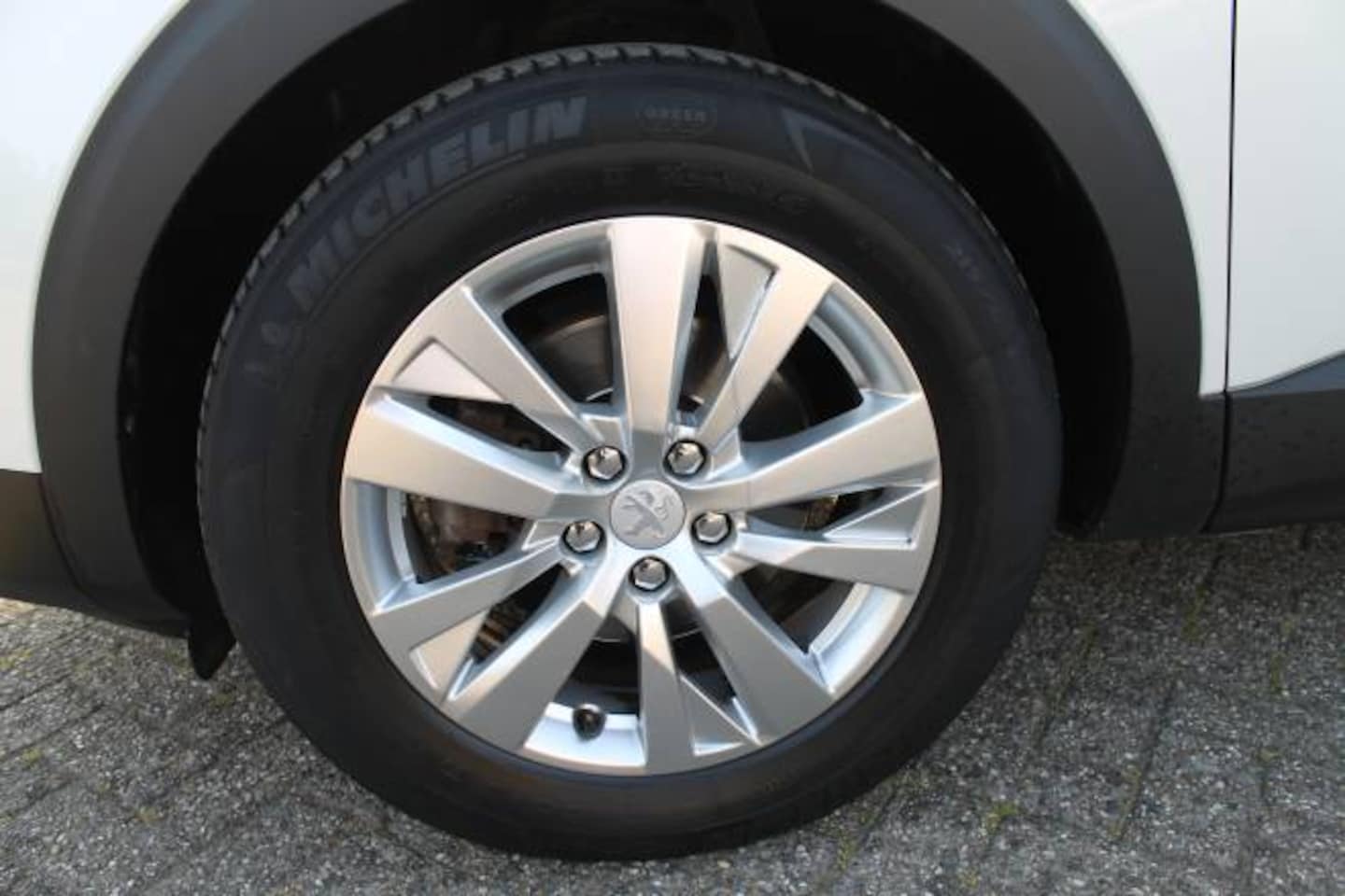 Peugeot 3008 - 1.2 PureTech 130pk S&amp;S Active