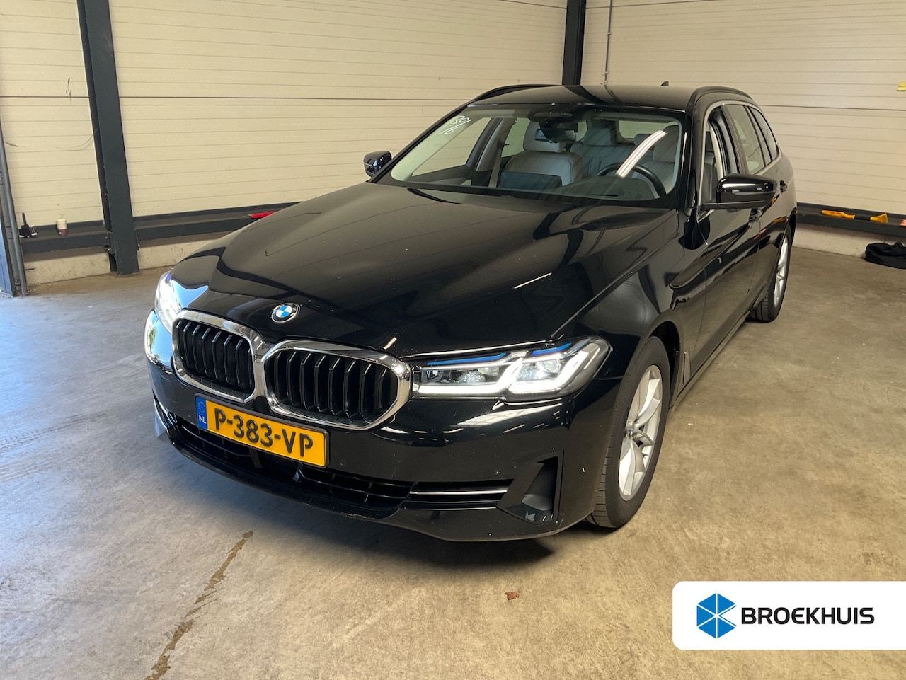BMW 5-serie Touring - 520i Business Edition Plus | 1e Eigenaar! | Laser Light | Trekhaak | Comfort Stoelen | Led - AutoWereld.nl