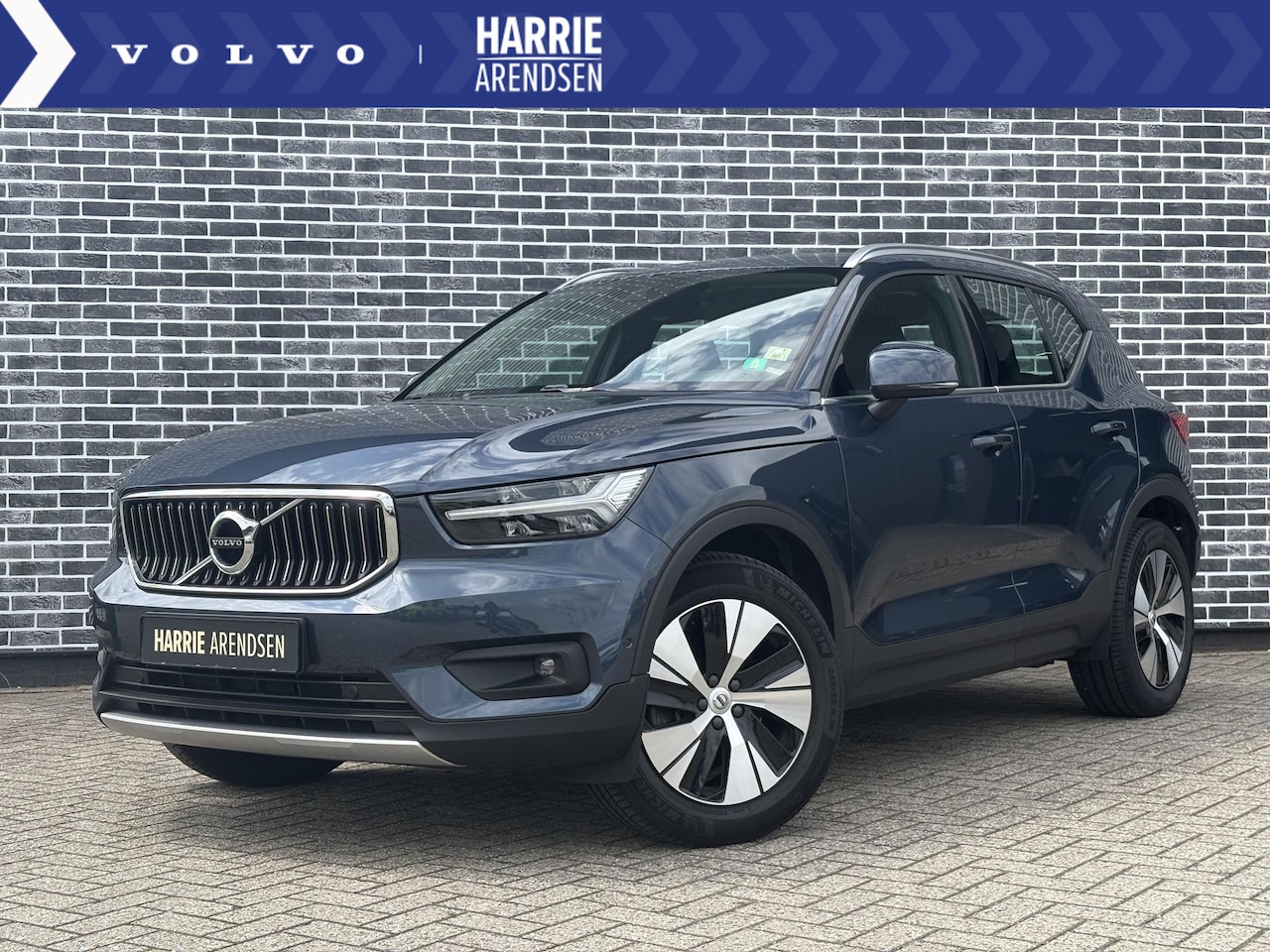 Volvo XC40 - 2.0 T4 Inscription | Dode hoek waarschuwing | Parkeercamera achter | Trekhaak | Navigatie - AutoWereld.nl