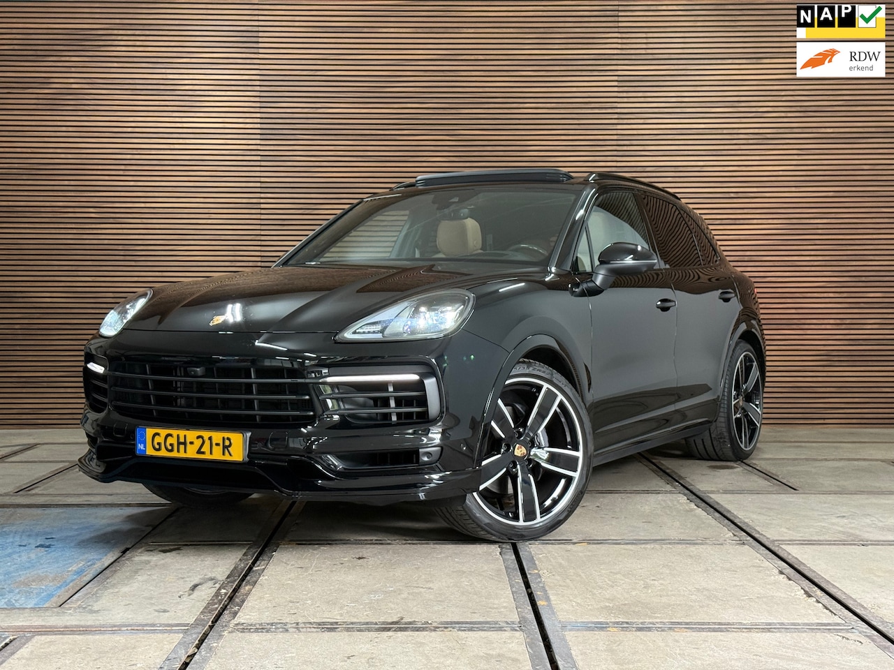 Porsche Cayenne - 3.0 E-Hybrid Platinum Edition | Sportchrono | Luchtvering | SportDesign - AutoWereld.nl