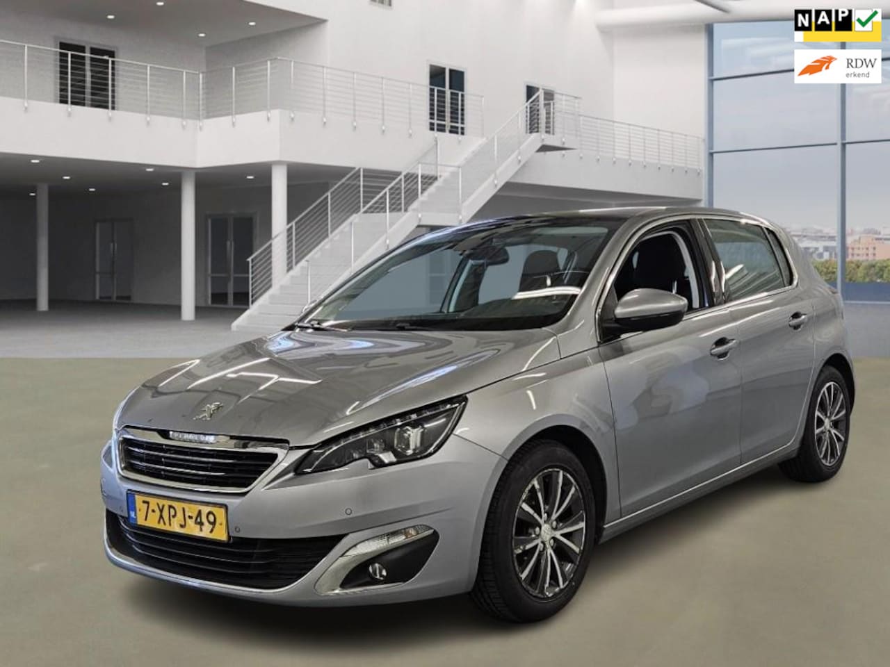 Peugeot 308 - 1.2 e-THP Blue Lease Premium/pano/xenon/Navi/ - AutoWereld.nl