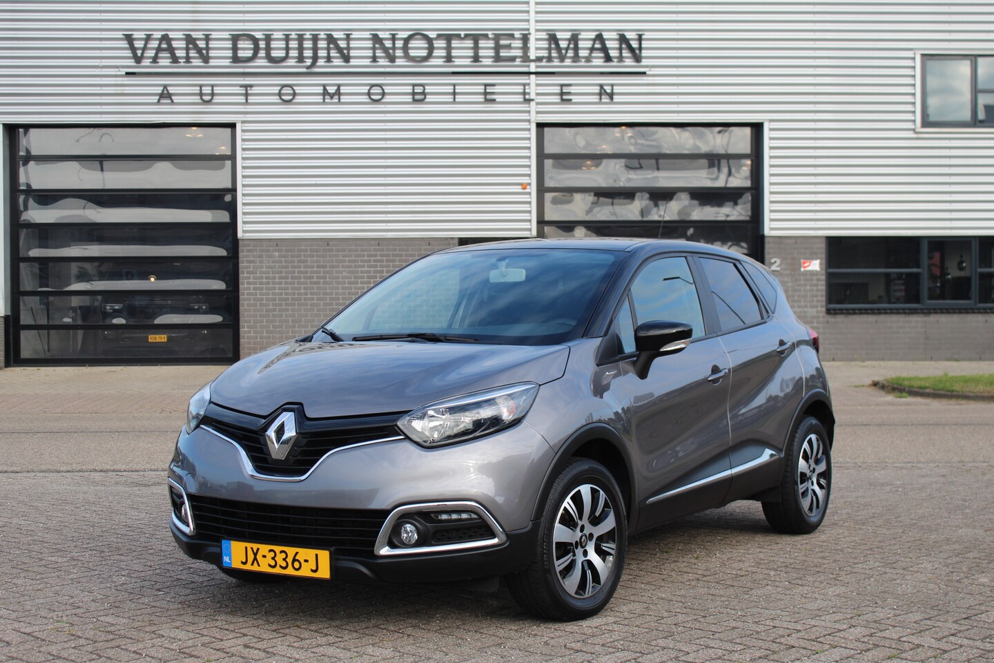Renault Captur - 0.9 TCe Limited / Cruise / PDC / Navigatie / N.A.P. - AutoWereld.nl