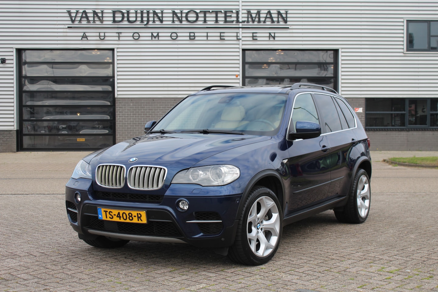 BMW X5 - xDrive50i High Executive / ACC / Panoramadak / Softclose - AutoWereld.nl