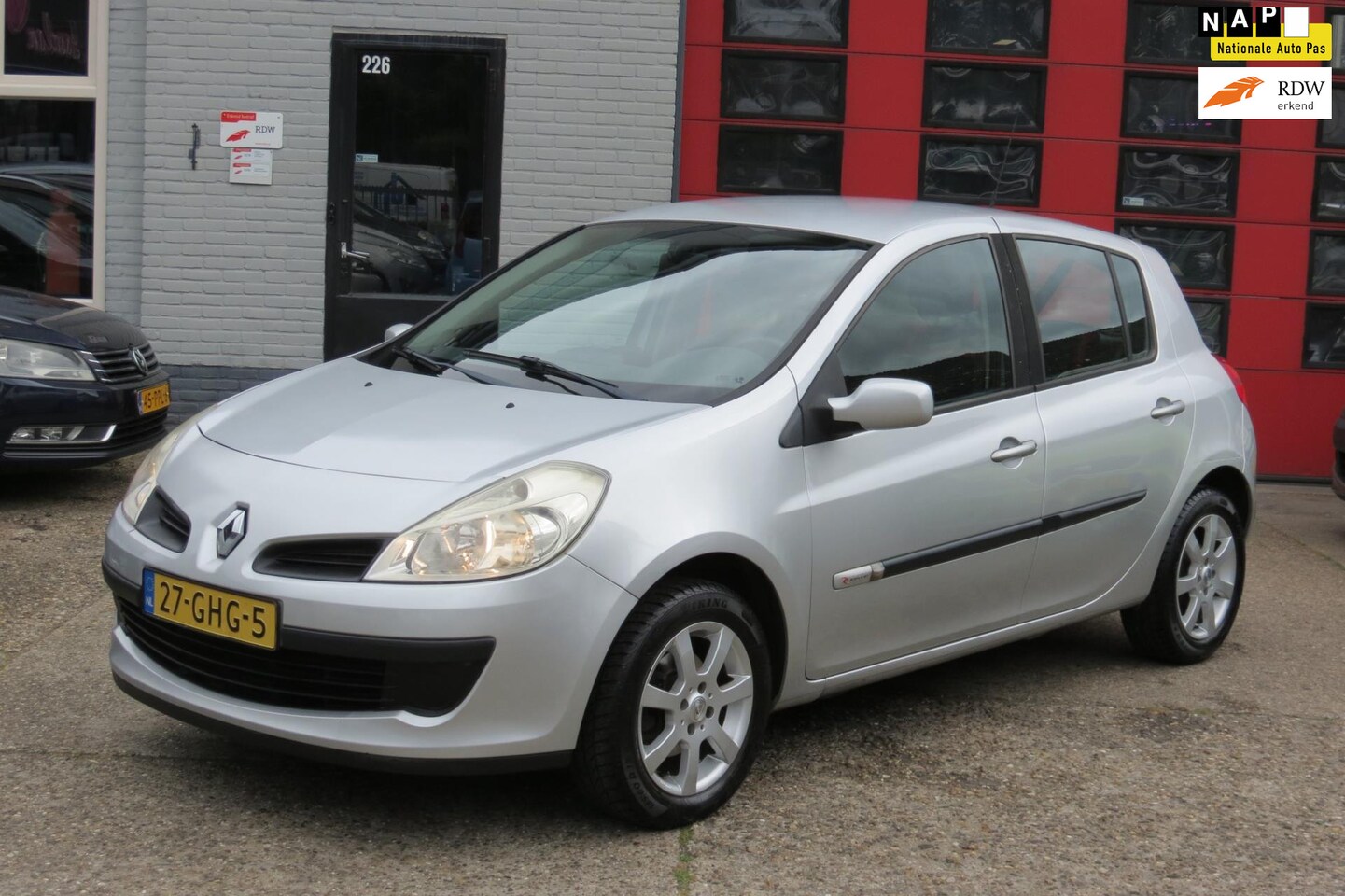 Renault Clio - 1.2-16V Rip Curl 5 DEURS , AIRCO, SPORTVELGEN - AutoWereld.nl