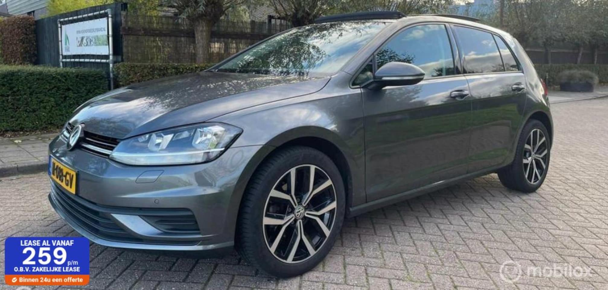 Volkswagen Golf - 7.5 1.6 TDI Highline Pano Carplay Leer - AutoWereld.nl