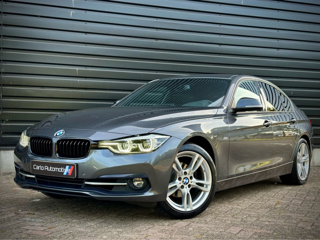 BMW 3-serie - 320i AUT|SPORTLEER|CAMERA|CARPLAY|HiFi - AutoWereld.nl