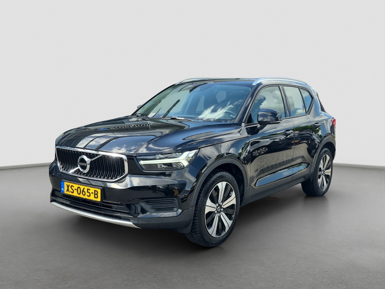 Volvo XC40 - 2.0 T4 Momentum | Achteruitrijcamera | Keyless entry/start | LED koplampen - AutoWereld.nl