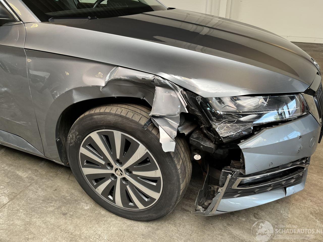 Skoda Superb - 1.4 TSI iV Sportline Business BTW!