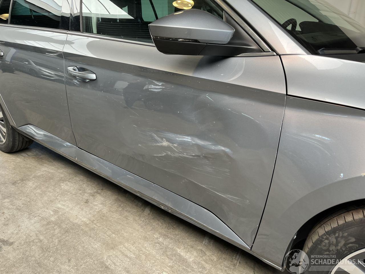 Skoda Superb - 1.4 TSI iV Sportline Business BTW!