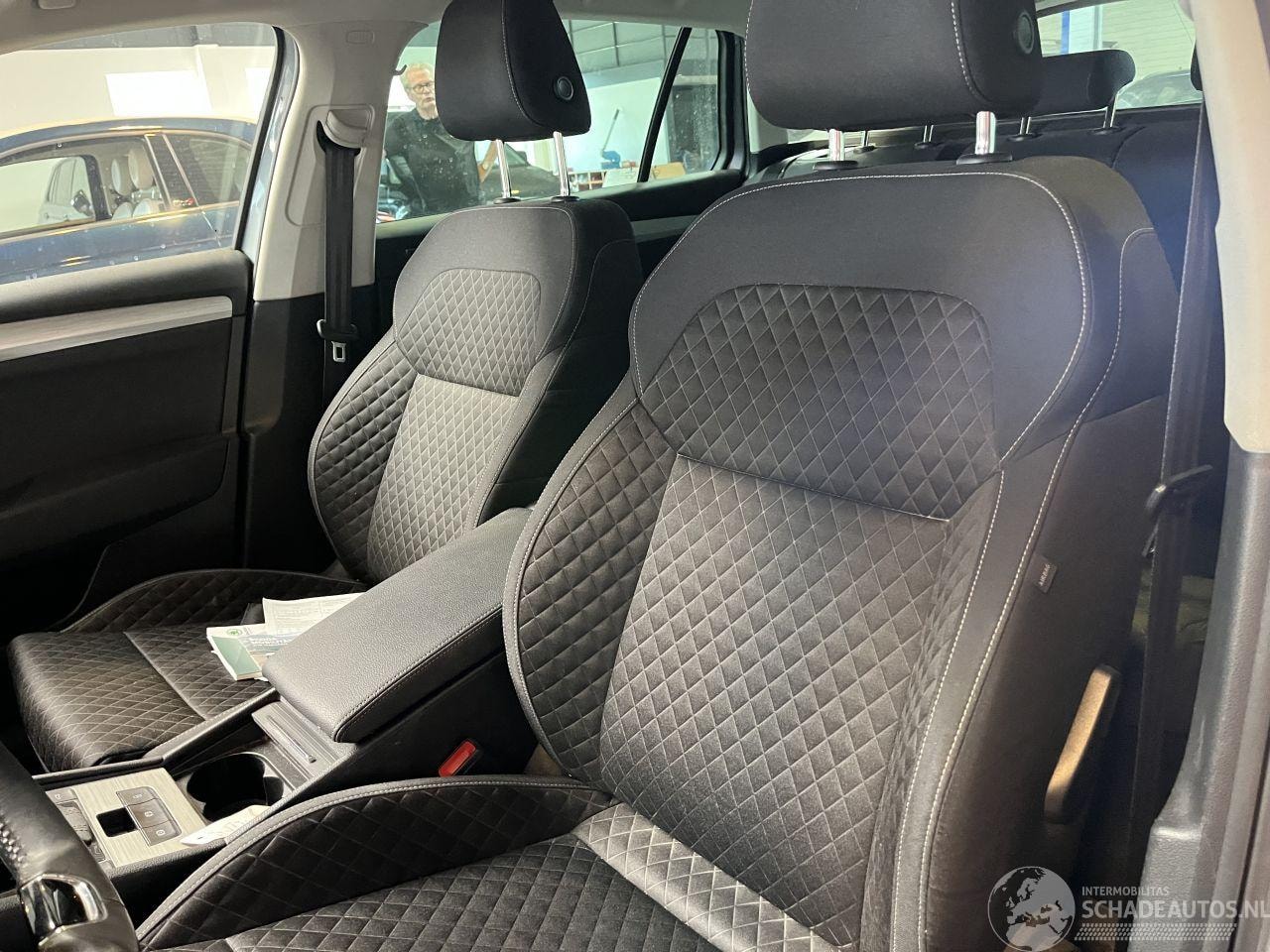 Skoda Superb - 1.4 TSI iV Sportline Business BTW!