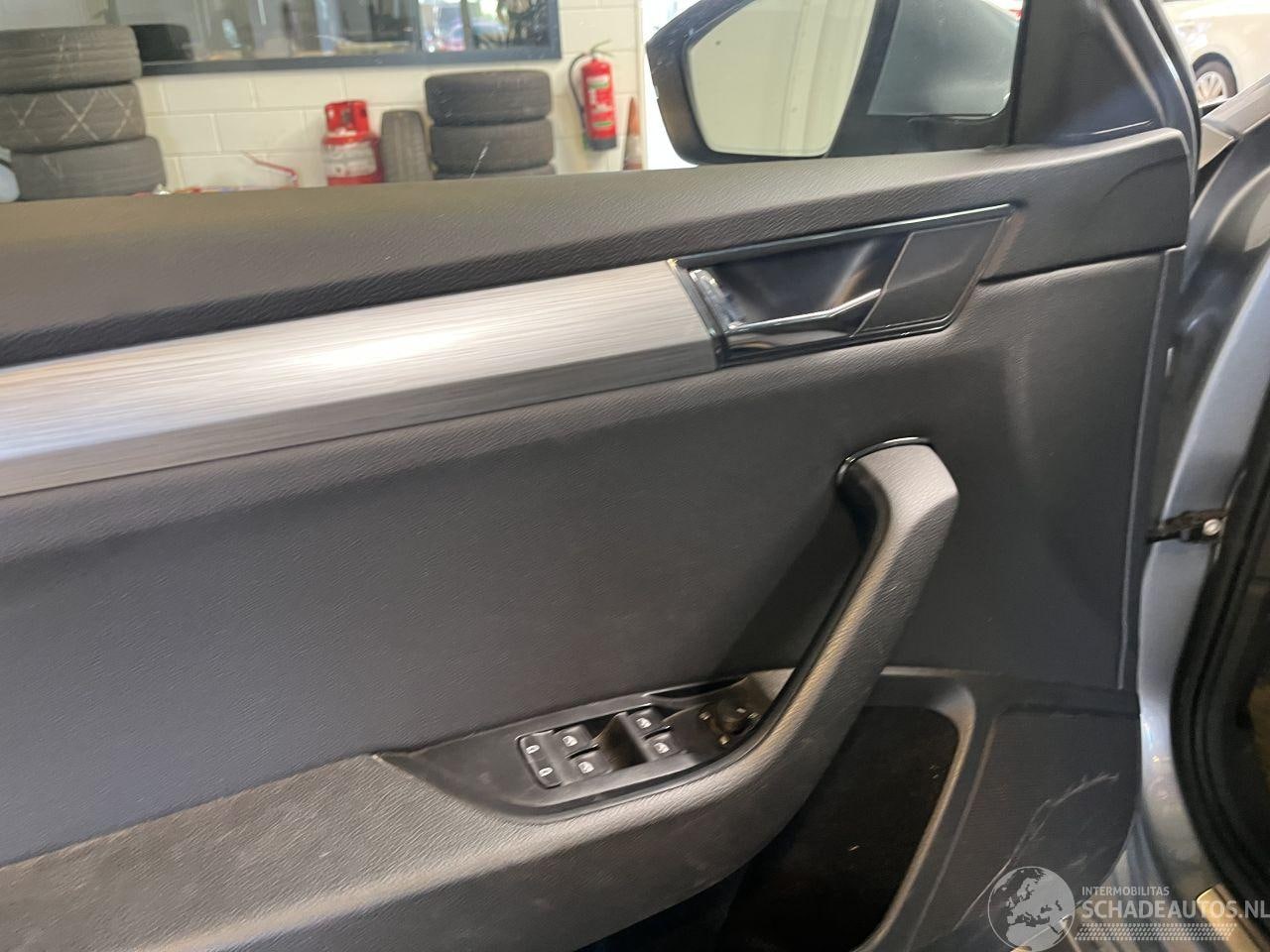 Skoda Superb - 1.4 TSI iV Sportline Business BTW!