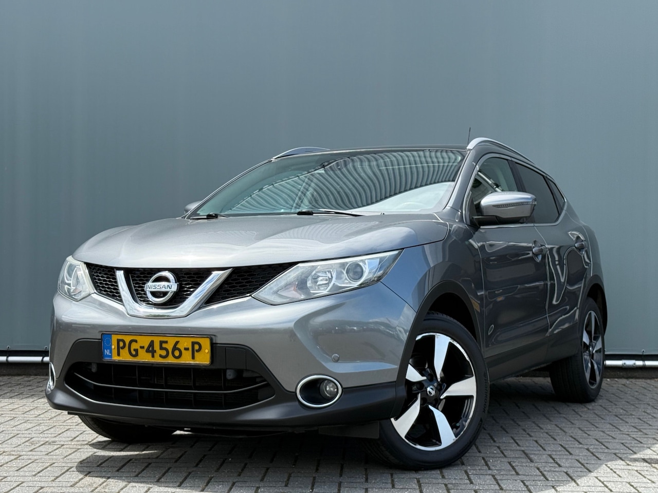Nissan Qashqai - 1.2 N-Connecta PANORAMADAK | KEYLESS | 360 CAMERA | TREKHAAK | CLIMA | CRUISE - AutoWereld.nl