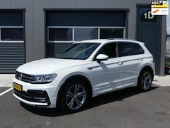 Volkswagen Tiguan - 1.5 TSI ACT R-Line Navigatie Led + Xenon ECC Digital Dashboard 19Inch Nieuwstaat Dealer On