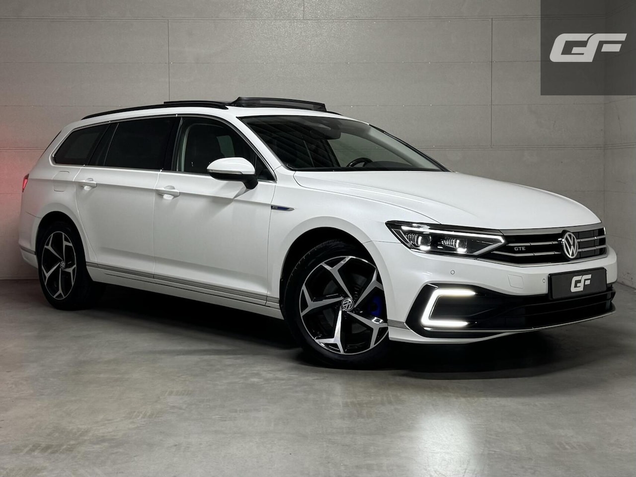 Volkswagen Passat Variant - 1.4 TSI PHEV GTE Pano Leer Virtual Carplay Trekh. - AutoWereld.nl