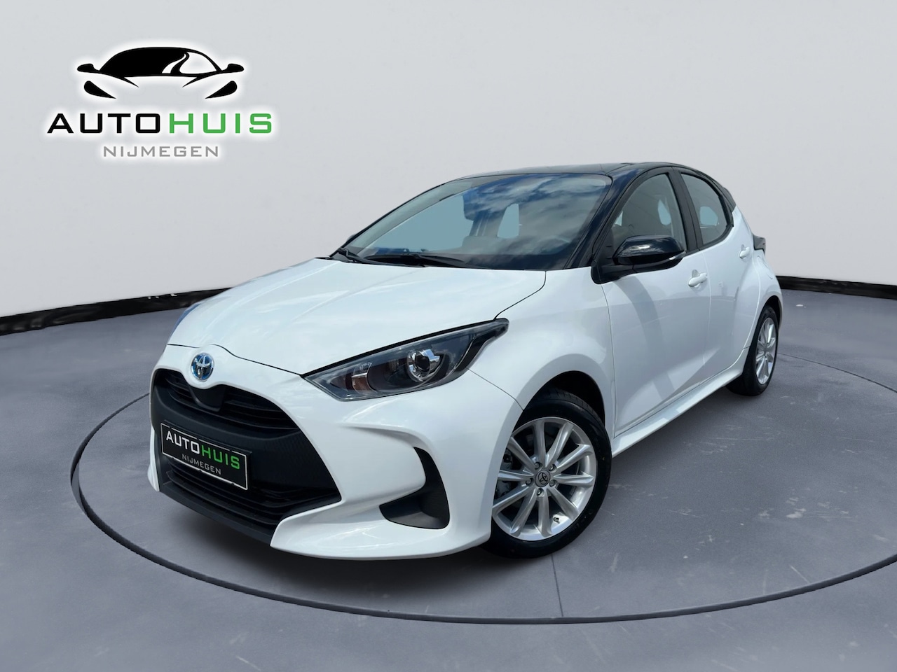 Toyota Yaris - 1.5 Hybrid 115 Dynamic Cruise controle Zo goed als nieuwe auto ! - AutoWereld.nl
