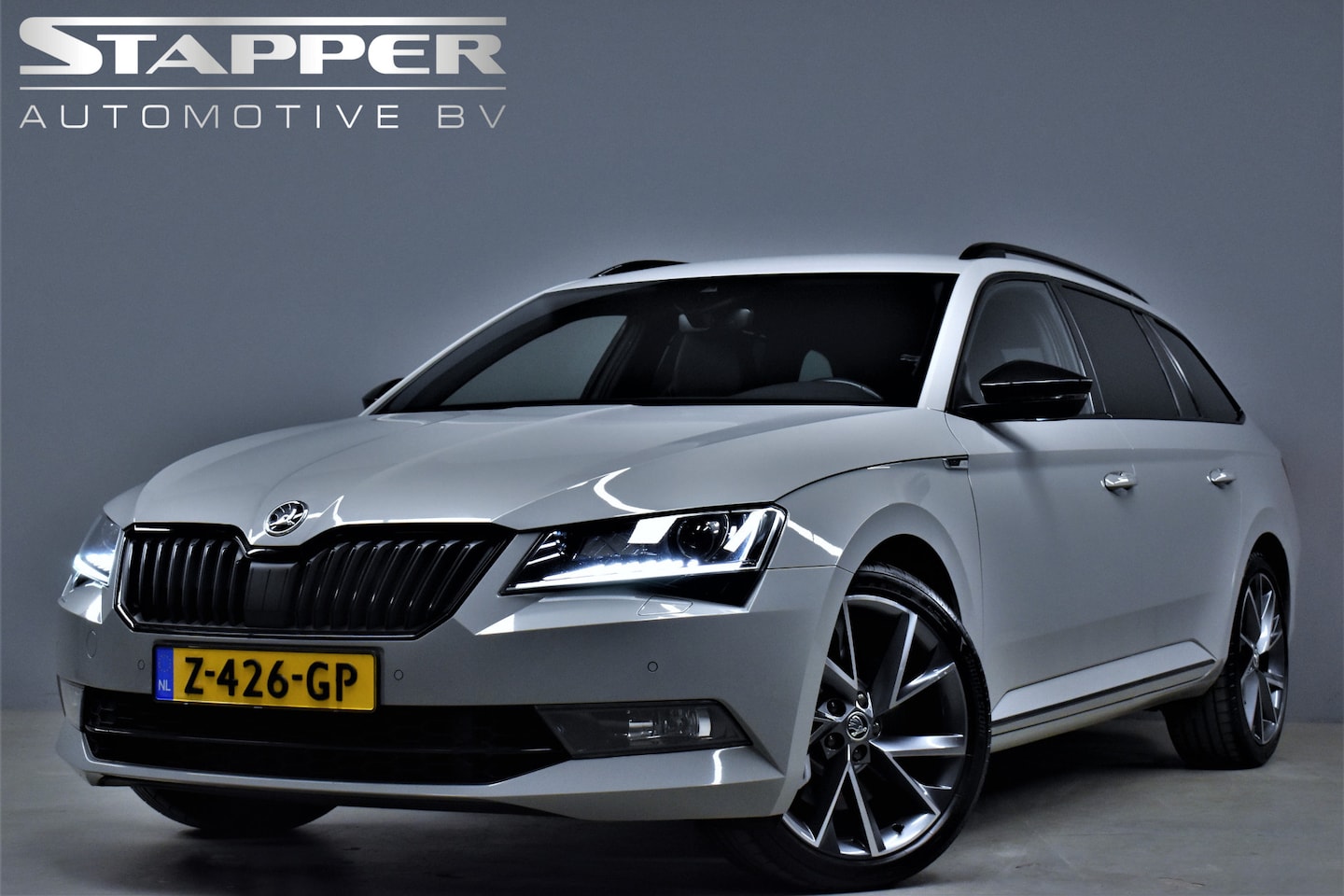 Skoda Superb - 336pk 4x4 Automaat ABT CarPlay/Canton/Schaalstoelen/Alcantara/Leer/Keyless/Memory/Led/Lmv1 - AutoWereld.nl