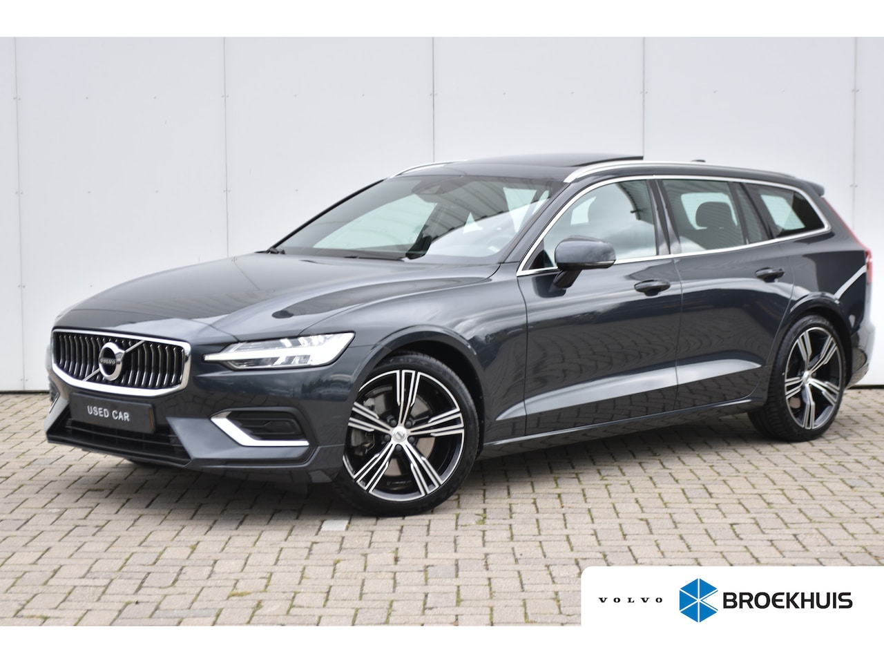 Volvo V60 - 2.0 T5 Inscription | Standkachel | Panorama | Trekhaak | 19'' | Camera | 1eEigenaar! - AutoWereld.nl